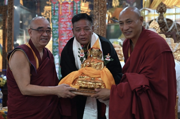 དབུ་བོད་མིའི་སྒྲིག་འཛུགས་ཀྱི་དཔལ་ལྡན་སྲིད་སྐྱོང་སྤེན་པ་ཚེ་རིང་མཆོག་སེ་རར་འཚམས་གཟིགས་སུ་ཕེབས།