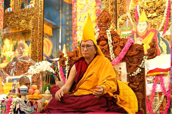 ༸མཚུངས་མེད་ཤར་པ་ཆོས་རྗེའི་ཁྲི་གསོལ་ཕེབས་སྟོན་མཛད་སྒོ་ཚོགས་པ།